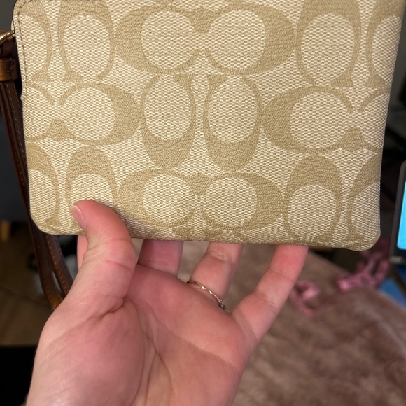 Coach Corner Wristlet in Signature Canvas NWOT - Picture 4 of 4